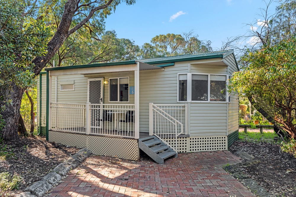 Standard 1 Bedroom Cabin Pet Friendly G'day Parks