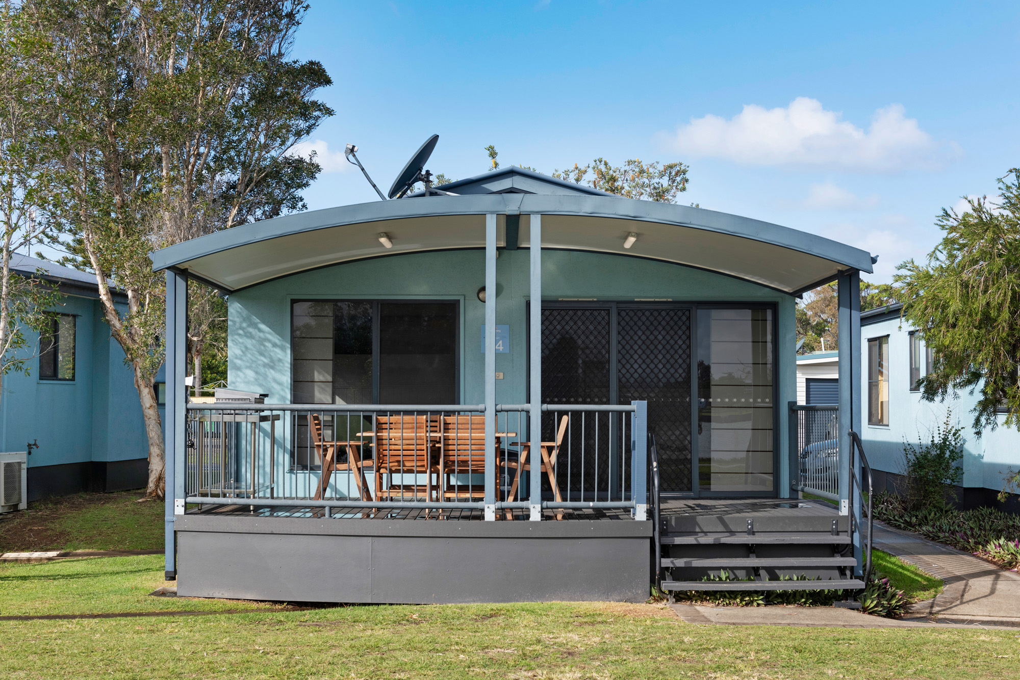 Deluxe 2 Bedroom Waterfront Cabin Sleeps 6 G'day Parks